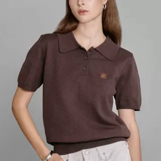 Withit Knitted Polo Shortsleeve With W Gold Leather Patch เสื้ือโปโลแขนสั้นปักโลโก้หนังวิทอิท - TPW08867