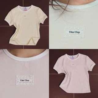 CHUUCHOP - Chuu Blush Tee เสื้อยืดผู้หญิง ปักโลโก้ลายลูกไม้ ผ้านุ่มใส่สบาย ใส่ได้ทุกวัน (C8615)
