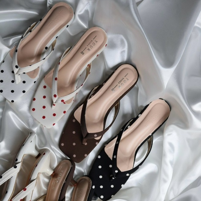 YOURSHOES K4 / รองเท้าส้นสูง 1นิ้ว รองเท้าหูหนีบ รองเท้าPolkadot