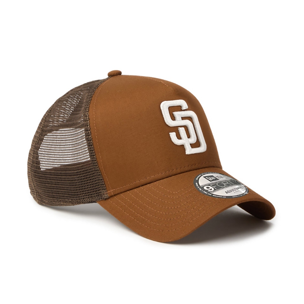 New Era قبعة تراكر 9Forty ‏San Diego Padres — بني — صورة 3