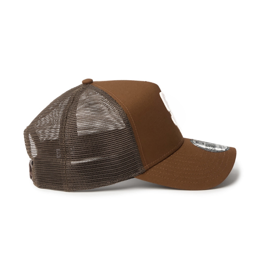 New Era قبعة تراكر 9Forty ‏San Diego Padres — بني — صورة 6