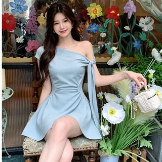 รูปแบบใหม่ สีขาวออฟไวท์ แบบไหล่เดียวไม่สมมาตร เดรสสาวสวยสไตล์เกาหลี แฟชั่น เจ้าหญิง beach dress