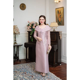 Sukunya 6446 : ชุดราตรียาวสไตล์ Portrait Gown ตัดเย็บจากผ้าไหมญี่ปุ่นเนื้อหนาคุณภาพดี เน้นความสง่างามแบบเรียบหรู