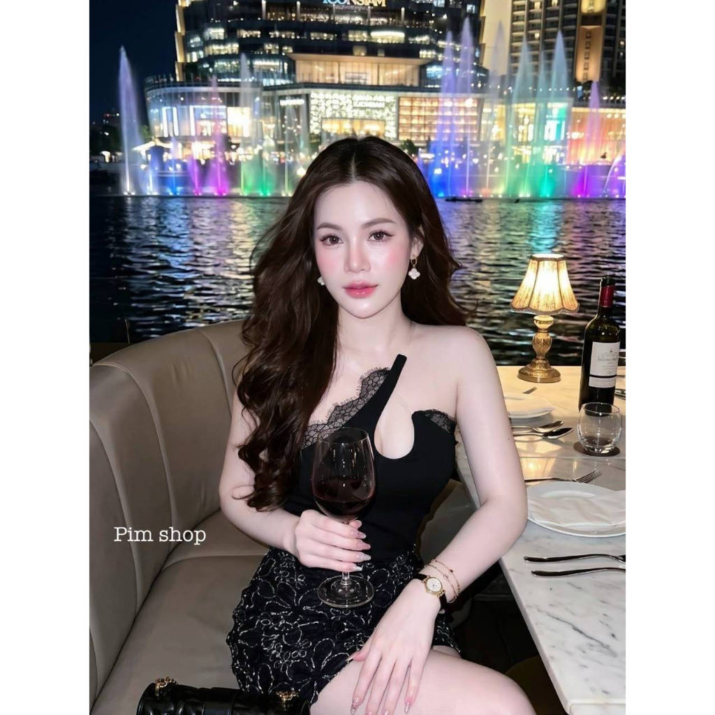 ผ้าดอกไม้ 3Dนำเข้า เซท 2 ชิ้น เสื้อไขว้หน้าแต่งขอบลูกไม้ อกเสริมฟอง มาพร้อมกระโปรงผ้า3Dดึงยางหลัง ซิปข้าง เรียบหรู