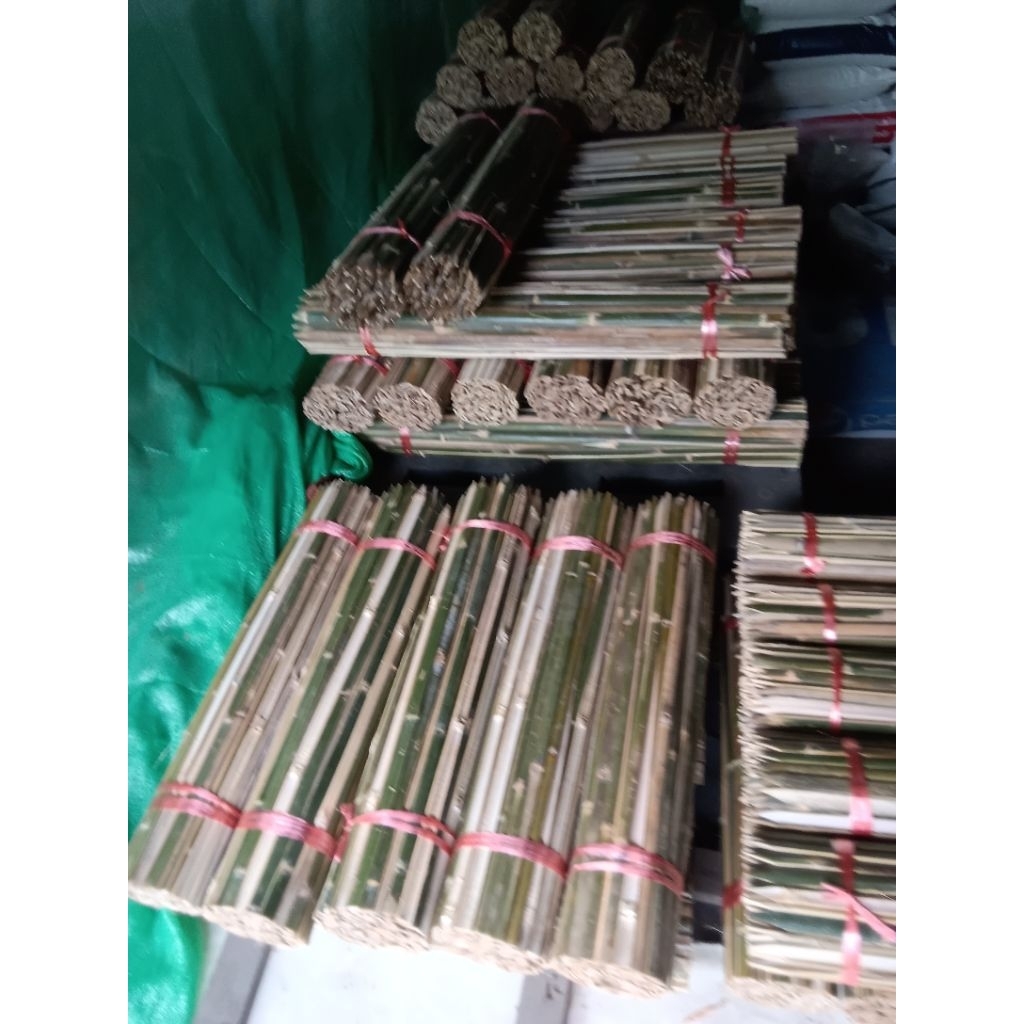 หลักไม้ไผ่ยึดต้นไม้ 60 ซม. ปลายแหลมยาว เหลาลบคม สำหรับการปลูกต้นไม้
