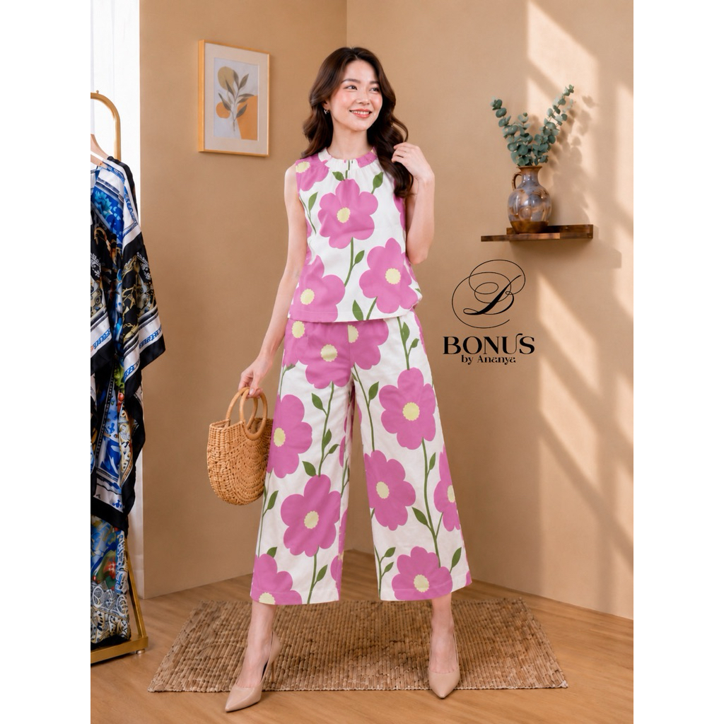 ป้ายBonus ชุดเซ็ตเก๋ๆ เสื้อคอแต่งจับจีบผ้าคอตตอลญี่ปุ่น 100% เนื้อนุ่มๆเสื้อแขนสั้นทรงสวย จับคู่กางเกงขา 9 ส่วน