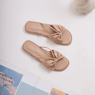 LEAVESSHOES รุ่น Bow รองเท้าแตะแบบสวม แต่งโบว์น่ารัก หน้าเท้ากว้าง/เท้าอวบ แนะนำบวกเพิ่ม 1 ไซส์