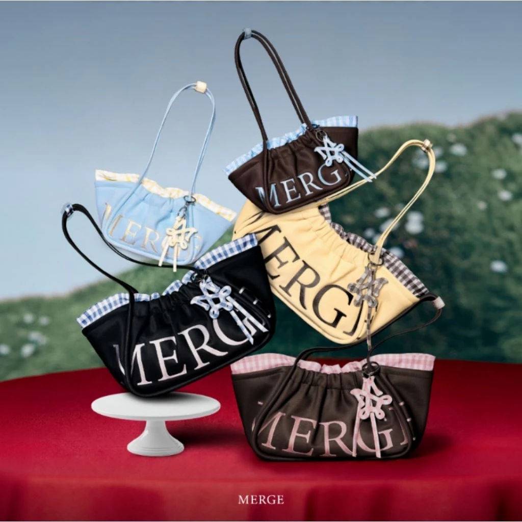 ‼️พร้อมส่ง🚀มีส่งด่วน✨️รุ่นใหม่ MERGE A DAY BAG Limited💥ของแท้จากแบรนด์💯🔥โค้ดลด20%-30%