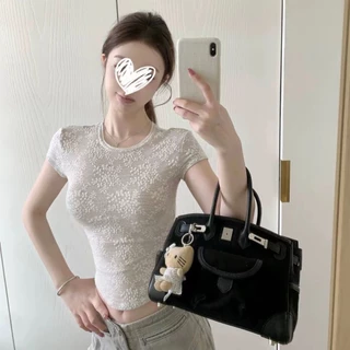 เสื้อยืดแขนสั้นผ้าลูกไม้ซีทรูสุดหวานและเซ็กซี่สำหรับผู้หญิง ดีไซน์ไม่ซ้ำใคร ทรงเข้ารูป สวมใส่แล้วดูดี