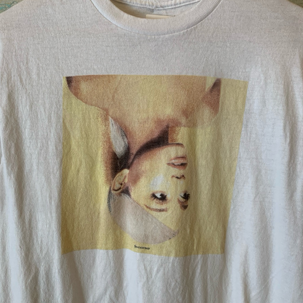 เสื้อยืด Ariana Grande ( มือสองของแท้ 💯 )