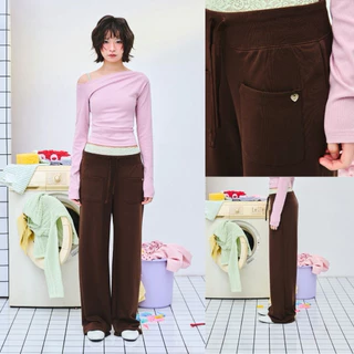 AMUSE BKK - Laura Sweat Pants กางเกงขายาวทรงทรงกระบอกตรง เอวกลางถึงเอวต่ำ ขอบเอวกว้าง ดีไซน์สปอร์ต ลุคคลีนๆ ผ้าใส่สบาย