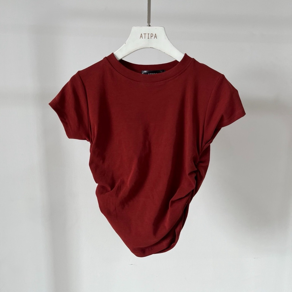 Atipashop - JACIN T-SHIRT เสื้อยืด คอกลมแขนสั้น ย้นข้าง สีอิฐเข้ม🧡❤️