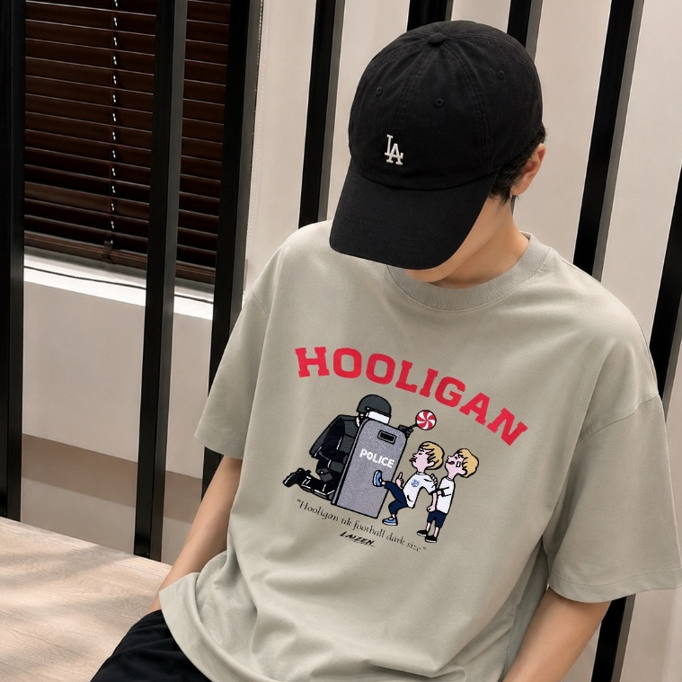 LAIZEN เสื้อยืด Oversize ทรงหลวม รุ่น Hooligan Kid สายฟุตบอล ผ้า cotton 100% ใส่ได้ทั้งชายหญิง