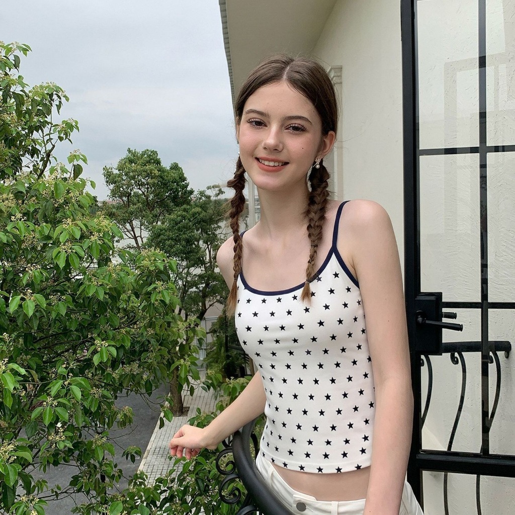 เสื้อสายเดี่ยวผู้หญิงสำหรับฤดูร้อน ลายดาวสุดเก๋ – เสื้อสไตล์ลำลองที่ดูน่ารักและมีเอกลักษณ์ เหมาะสำหรับทั้งใส่ไปทำงานและว