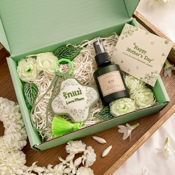 BEST FOR MOM GIFT SET ของขวัญวันแม่สุดน่ารัก ที่ห้อยลายรักแม่จับคู่กับสเปรย์ปรับอากาศ
