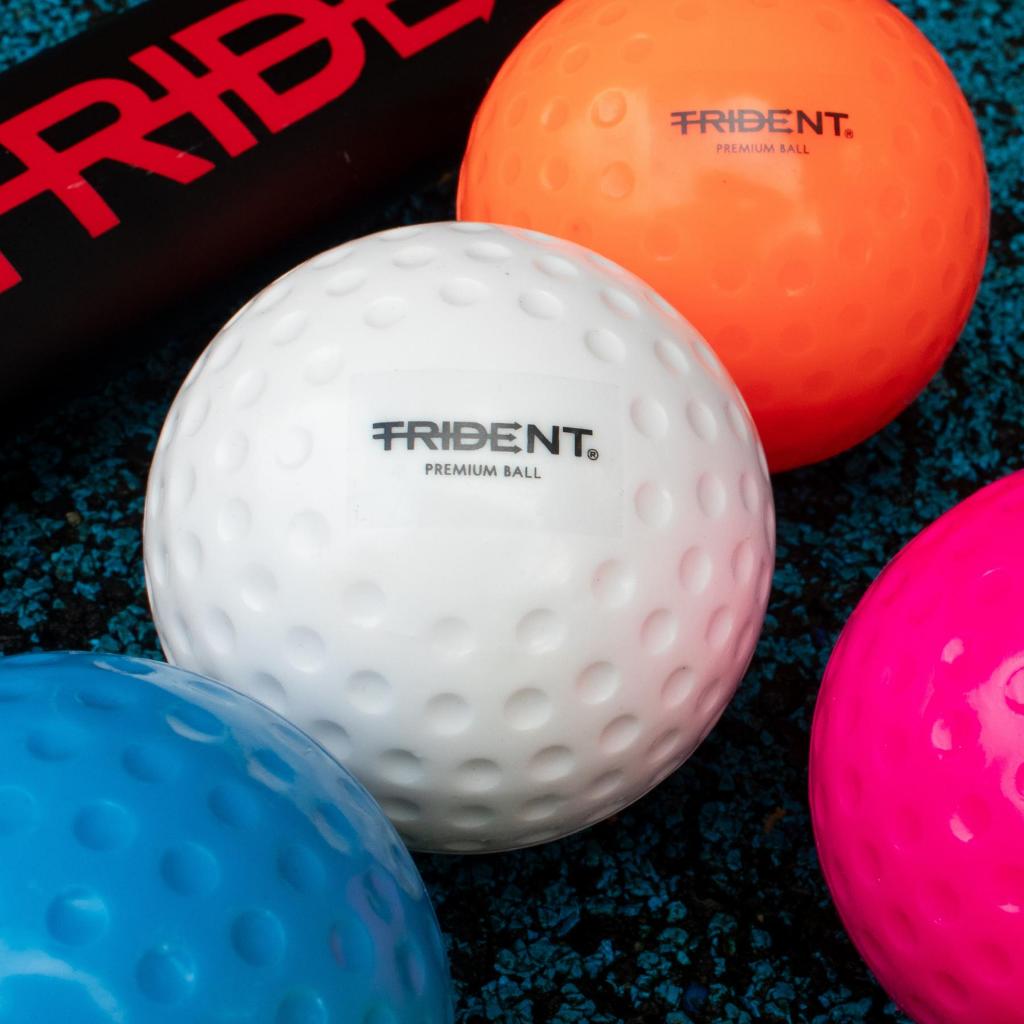 Trident Premium Dimple Hockey Ball - สีขาว — صورة 2