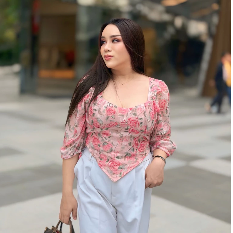 Maharani - Ivy Floral Top เสื้อสาวอวบ(เป็นเสื้อครอปสั้น) - อก 38-46“ - #T146