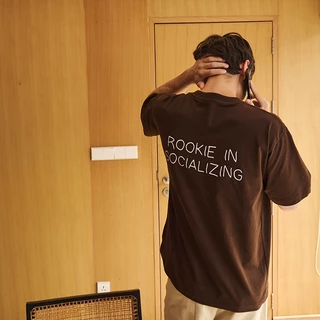 introvertwears | Coffee Expert Tee (สกรีน Rookie ด้านหลัง) เสื้อยืดแขนสั้น คอกลม ผ้าหนานุ่มพิเศษ ใส่สบาย