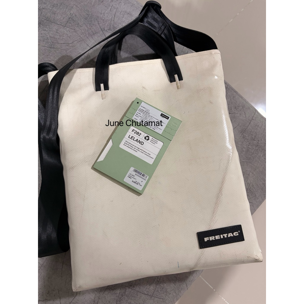 Freitag รุ่น Leland สีขาวล้วน