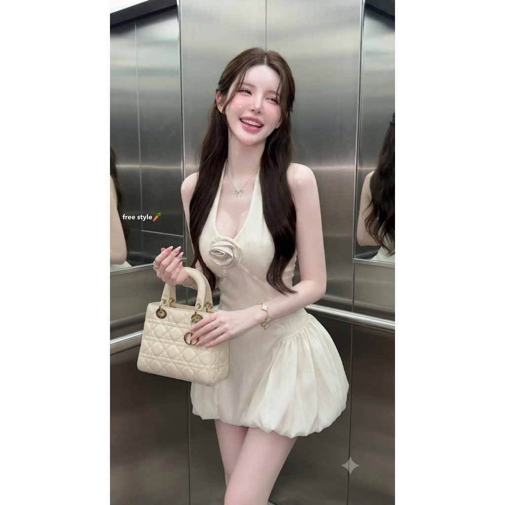 #freestyle มินิเดรสคล้องคอผูกโบว์หลังติดกุหลาบ ทรงบอลลูนแบบน่ารักสุด