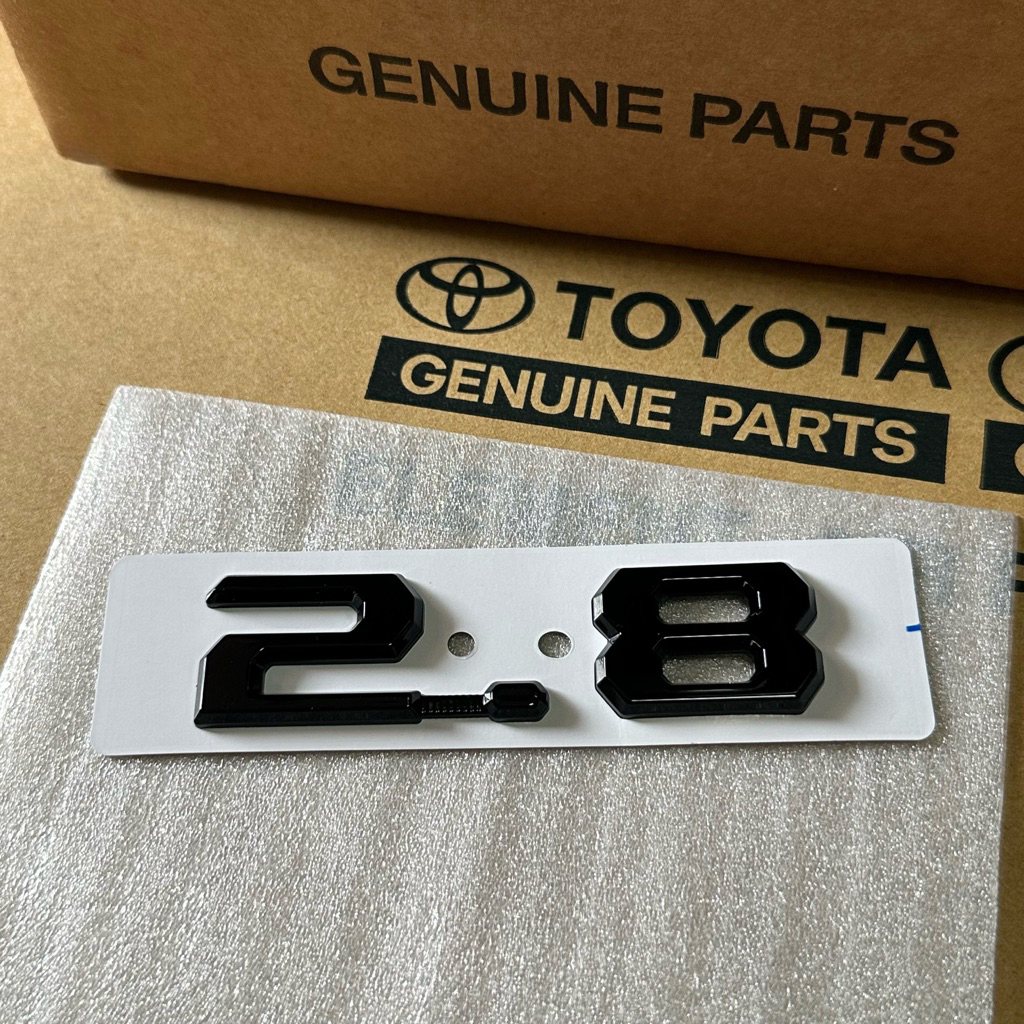 📌แท้ศูนย์ ราคาต่อชิ้น โลโก้ 2.8 HILUX TRAVO OVERLAND 2025 สีดำเงา ขนาด 9x2.5cm (IN-PC187-0K03J)