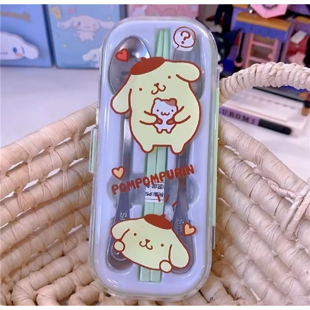 NEW ชุดช้อนส้อม สำหรับเด็ก 3ชิ้น ช้อนส้อมลายการ์ตูนน่ารักๆ สแตนเลส พร้อมกล่อง