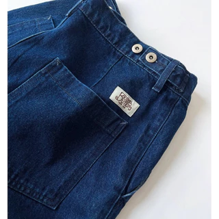 BROWN BUTTONS EASY DENIM PANTS กางเกงผ้ายีนส์ฟอก ทรงกระบอก สีเข้ม