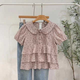 Glucoat | [A930] เสื้อแขนสั้นคอบัวลายจุดสีชมพู พร้อมเชือกผูกโบว์ ชายเสื้อแต่งระบาย ซิปหลังยาว
