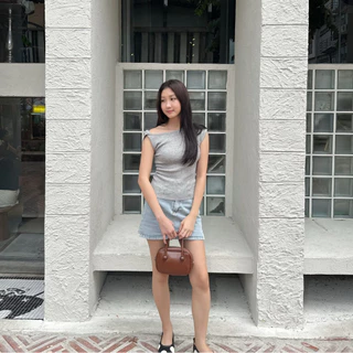 BASICBABE - Caro Twist Top เสื้อปาดไหล่ พร้อมดีเทลม้วนช่วงไหล่