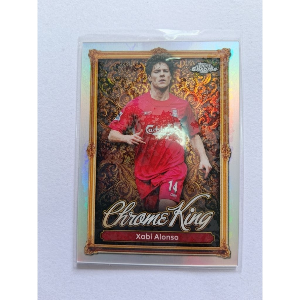 การ์ดสะสมฟุตบอลระดับตำนาน Xabi Alonso จากชุด Topps Premier League Chromeึ King (รุ่นปี 2025–2026)