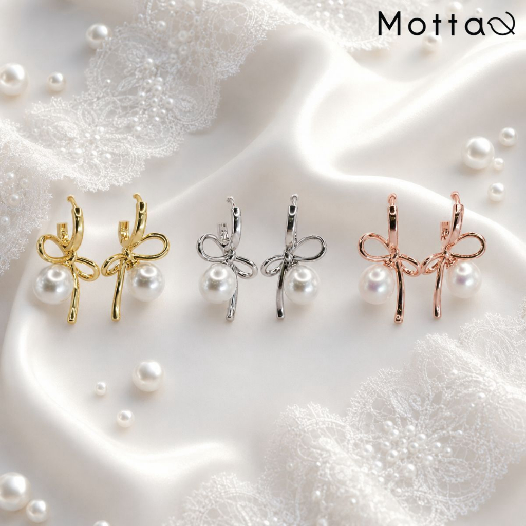 Motta Earring ต่างหูห่วงมีจี้ชุบทองคำขาว โบว์ประดับไข่มุก