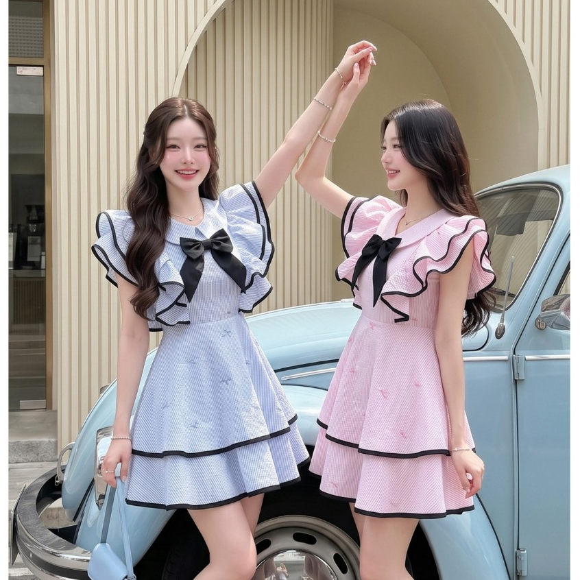 (มีถึง3XL) มี 2 สี Russia Love Dress เดรสสั้นผ้าคอตตอนงานปัก แต่งขอบดำ โบว์ดำ เพิ่มความโดดเด่น ซิปหลัง มีซับใน
