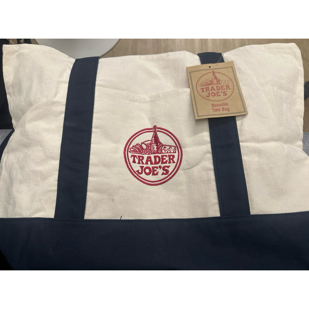 (พร้อมส่ง) กระเป๋าผ้า Trader Joe’s