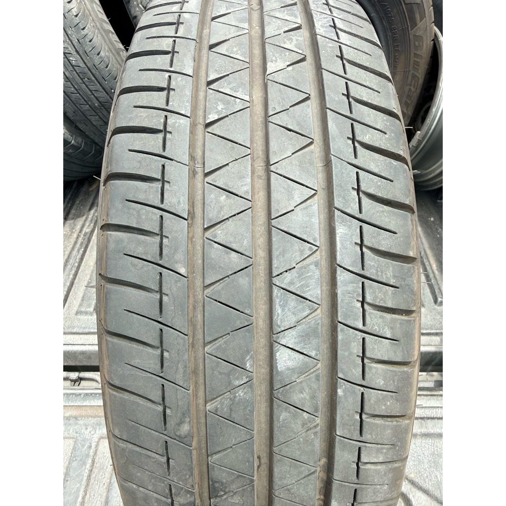 ยางถอดป้ายแดง ตุ่มหน้ายางอยู่ Yokohama รุ่น Blueearth van ขนาด 215/70/15 ปี25 ราคาต่อเส้น