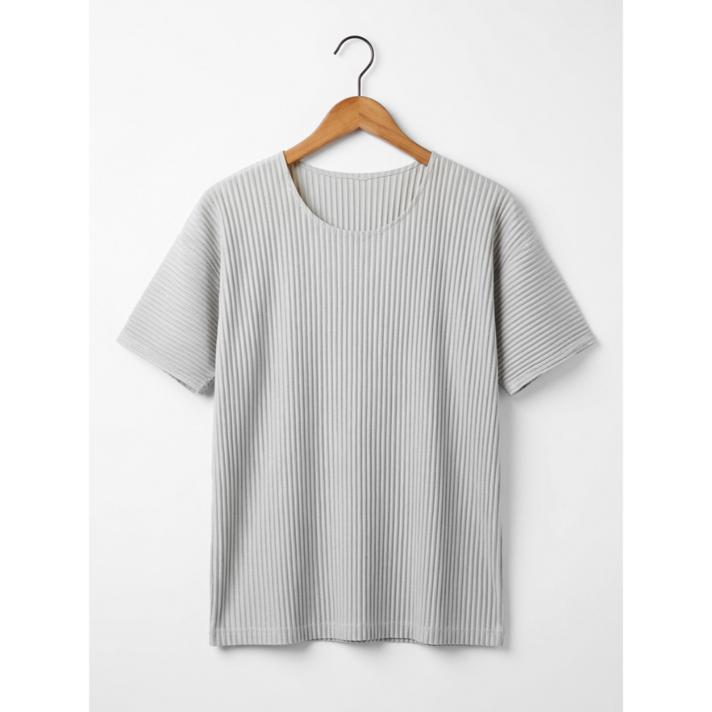 เสื้อยืด Homme Plisse อิสเช่ (มือสอง)