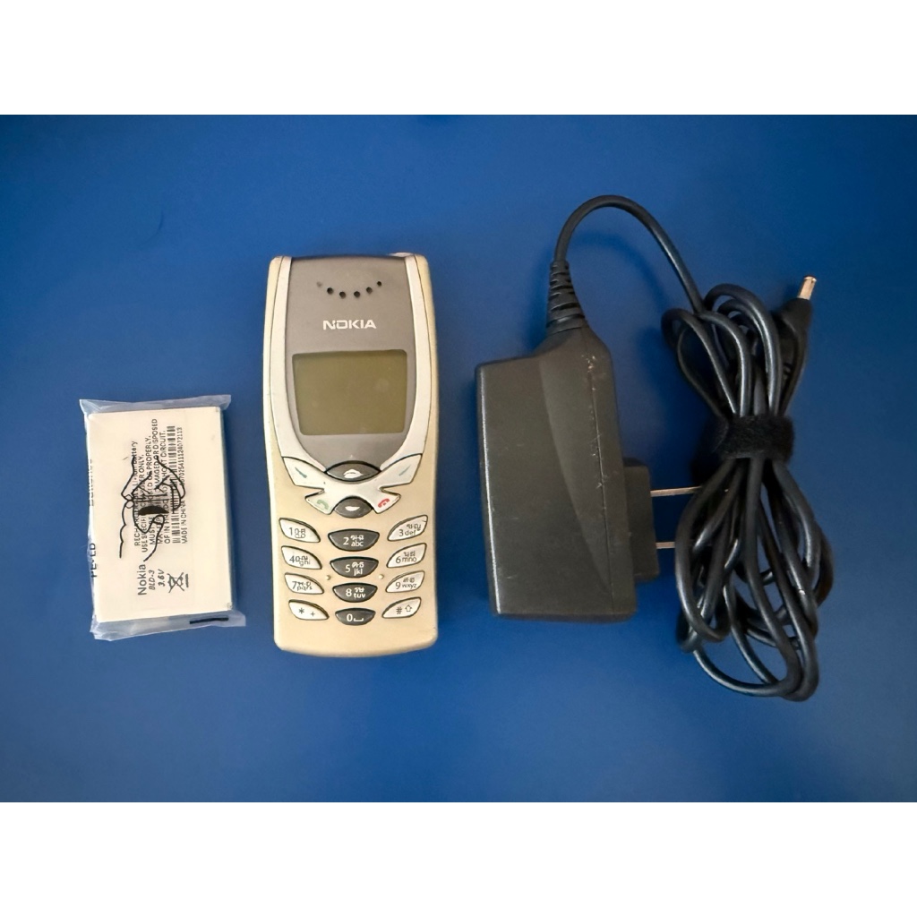 Nokia 8250 เครื่องแท้ พร้อมแบตใหม่ สายชาร์จ สภาพดี