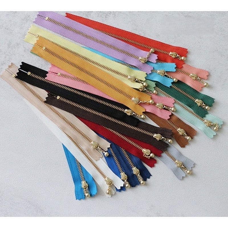 Ver.1 ซิปฟันเหล็กสีทอง เบอร์ 3 แบบตุ้มเหล็ก YKK ราคาเส้นละ (เลือกสีด้านในค่ะ)