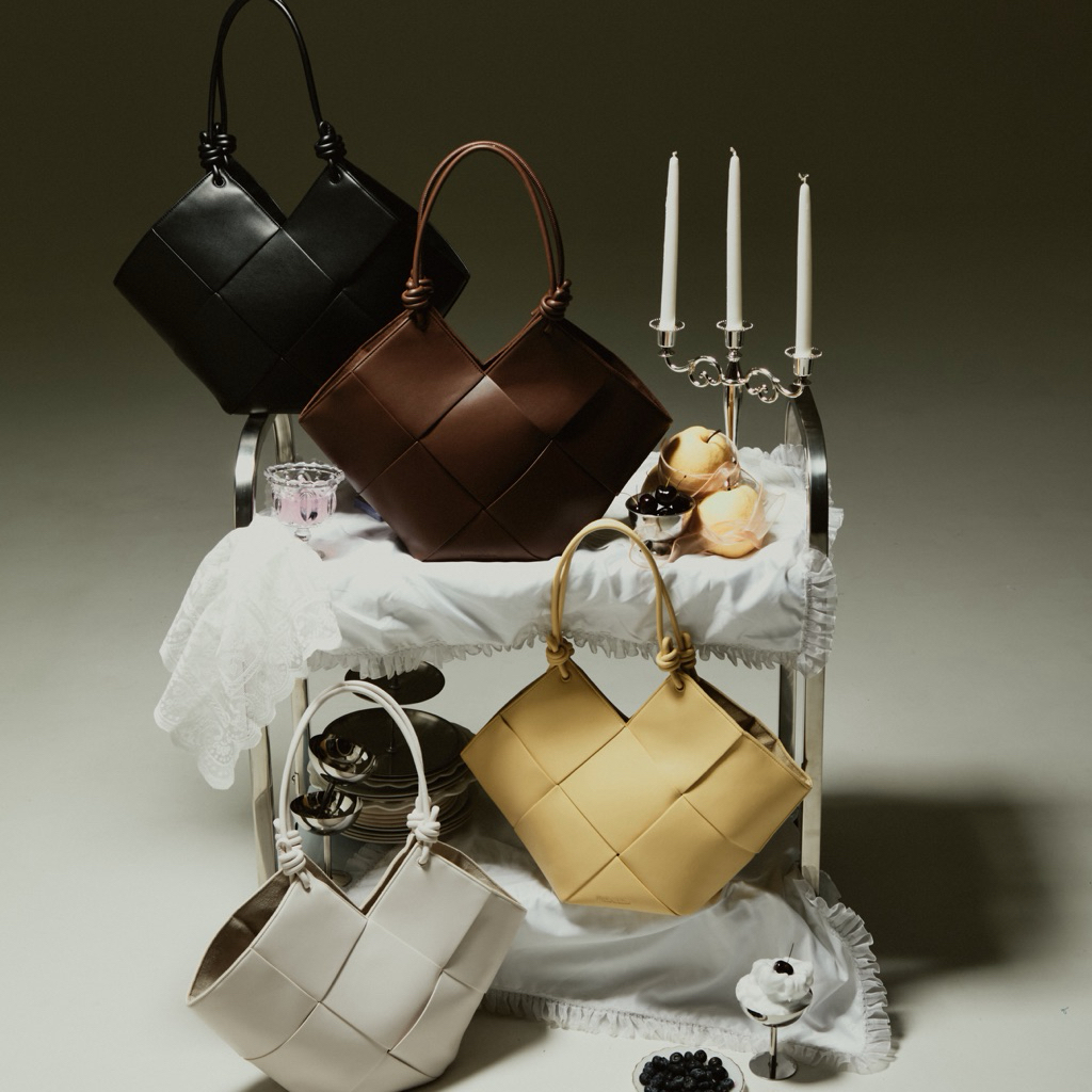 Littlewhitestore Weekend brunch tote อ่านรายละเอียดก่อนสั่งนะคะ ได้ทั้งกระเป๋าใบใหญ่ + ใบเล็ก