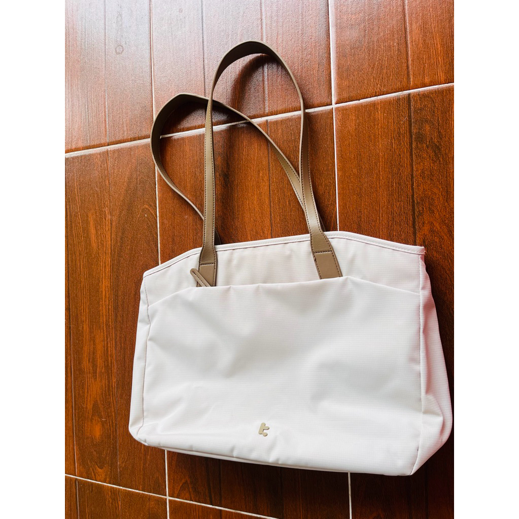 กระเป๋าtote Tomtoc Versatile-T23 สำหรับแล็ปท็อป 14-16 นิ้ว ดีไซน์ทันสมัย