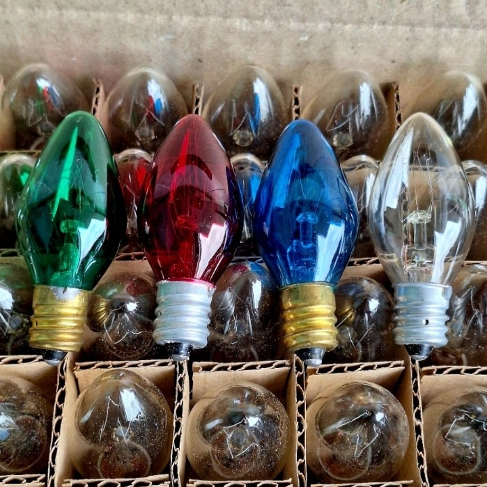 หลอดจำปา 7Wหลายสี ขั้วE12สำหรับไหว้ศาลเจ้า แรงดันไฟบ้าน 220Vหลอดไส้ (Incandescent)
