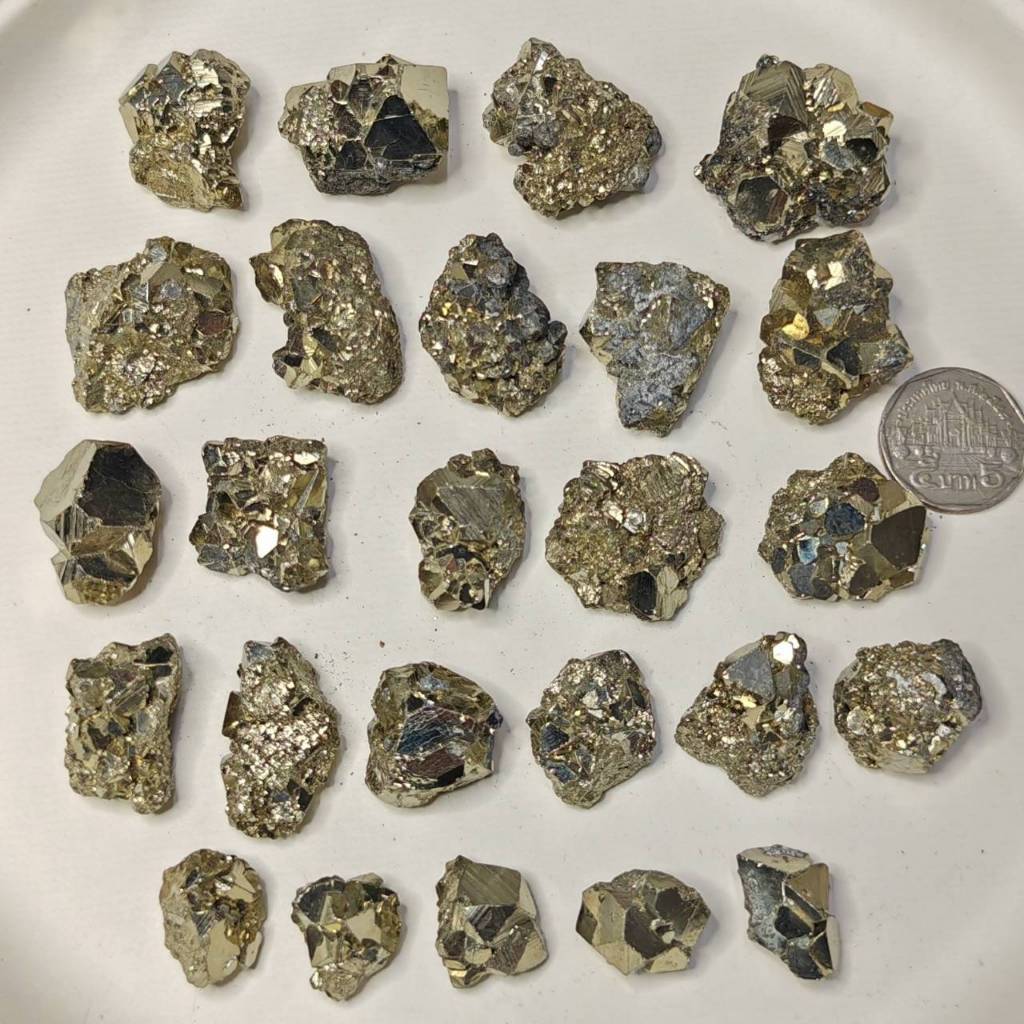 ไพไรต์เกรดสวย ประกายทองเหลืองทอง Pyrite Mineral Specimen