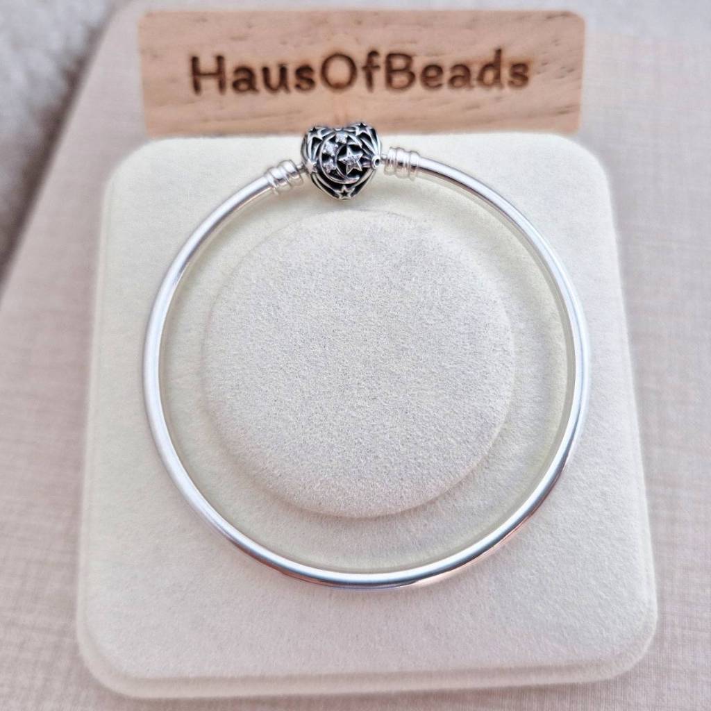 ⭐️ NEW ของแท้ 100% ⭐️ Celestial Heart Clasp Bangle