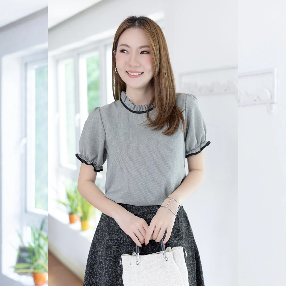 Narinari : MT6753 Ruff Collar Puff Sleeve Blouse ผ้าคอตตอนผสม