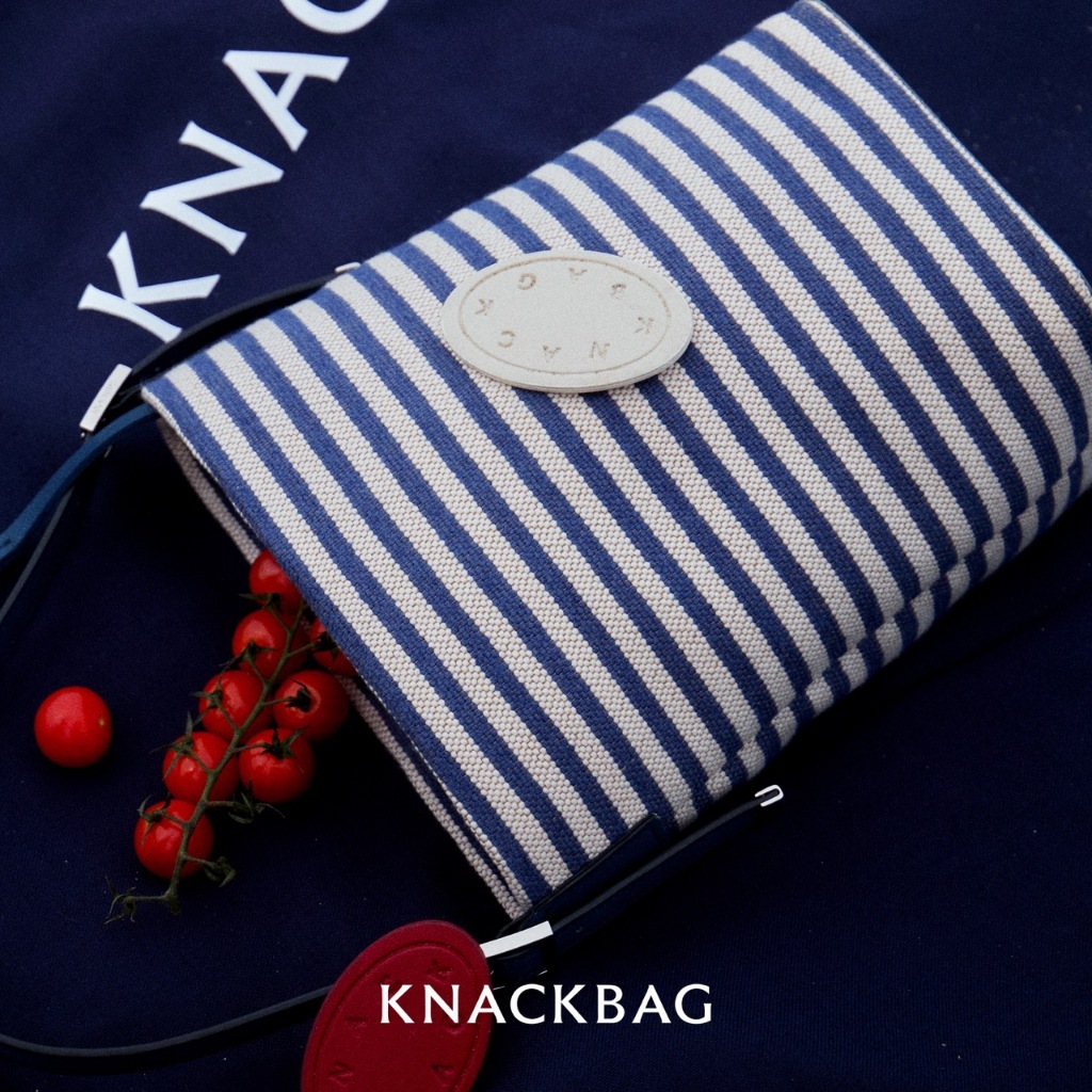 KNACKBAG - KnockKnock Stripe bag - กระเป๋าทรงถัง + ชาร์ม รุ่นน็อคน็อค หนังสังเคราะห์แคนวาสลายทาง (PU