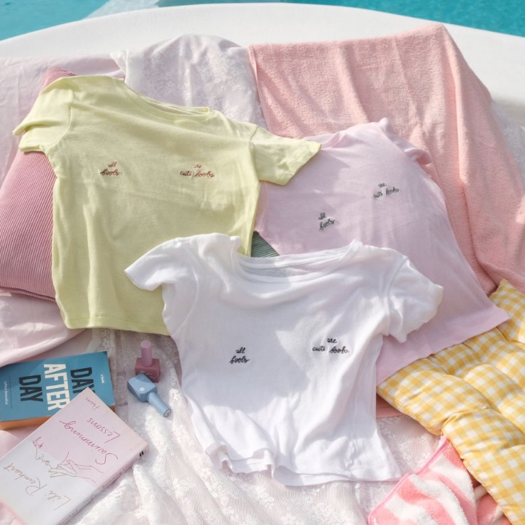**พรีออเดอร์ 20 วัน** summer locker เสื้อยืดพอดีตัว cute boobs  basic tee