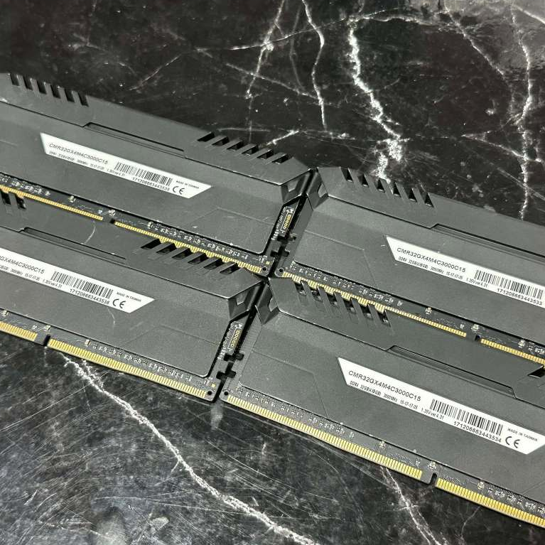 แรม Ram DDR4 8*4 32GB Bus 3000 Corsair Vengeance RGB