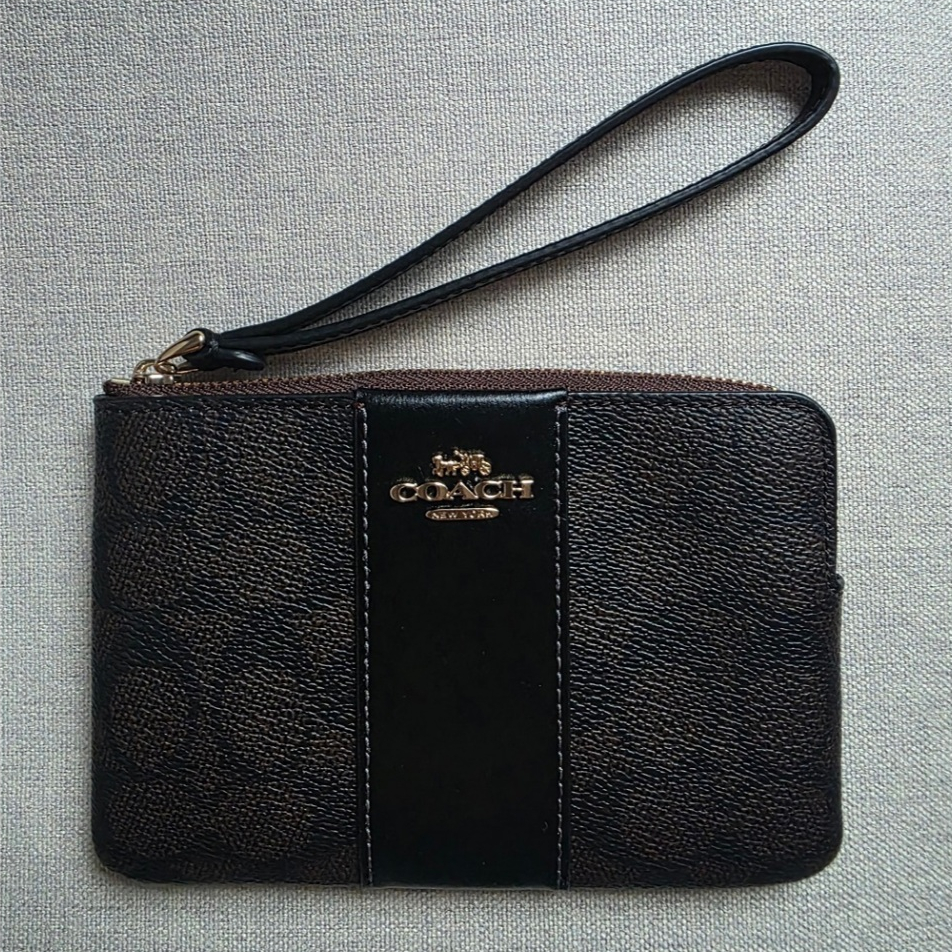 [ของแท้ 100% พร้อมส่ง] กระเป๋าคล้องมือ Coach CW854 Corner Zip Wristlet In Signature Canvas - สี Waln