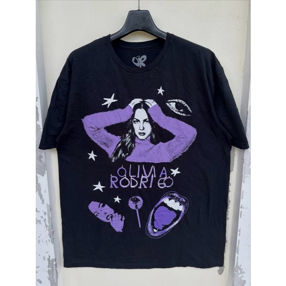 Olivia Rodrigo เสื้อยืดนักร้อง (สภาพดี)