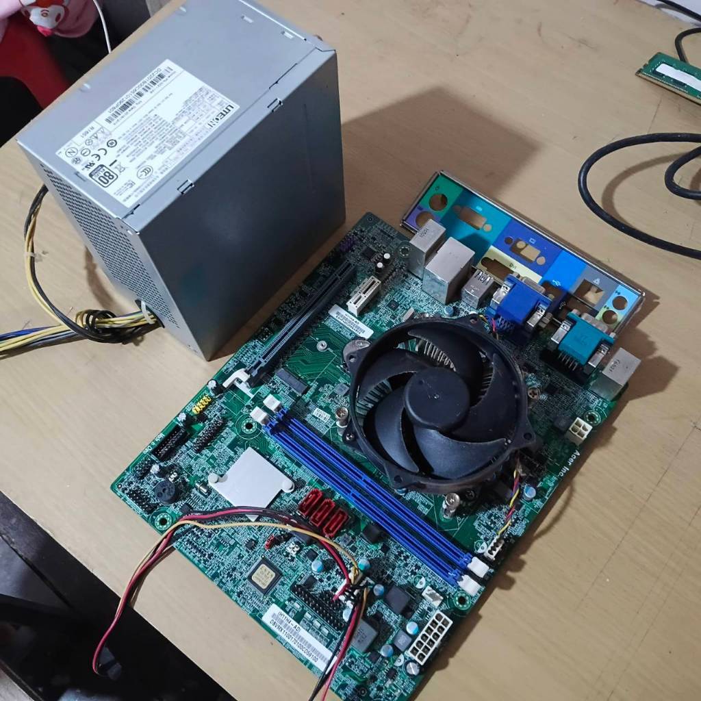 ชุดเมนบอร์ด 1151 Acer พร้อม CPU Core i5 Gen 6 (i5-6400) ซิงค์พัดลม และ PSU 220W มือสองใช้งานปกติ