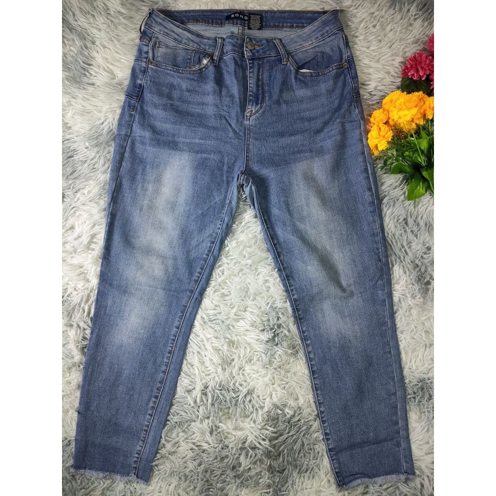 กางเกงยีนส์ขากระบอกงานแบรนด์S.O.N.Gสินค้างานมือสองสภาพดีไม่มีตำหนิขนาดเอว32-33นิ้วความยาว94-95cm